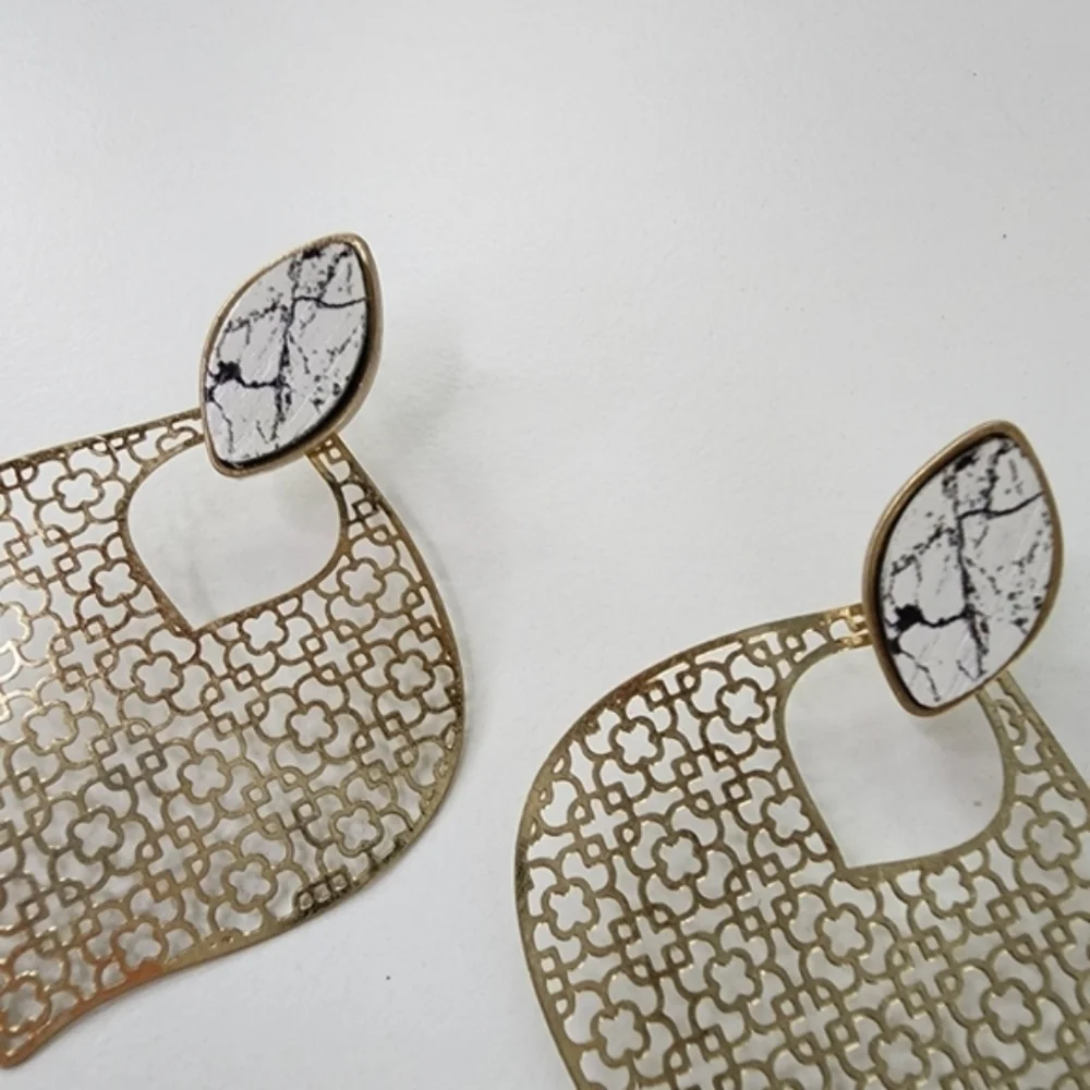 NWT White Howlite Wood Golden Teardrop Filigree Metal Earrings